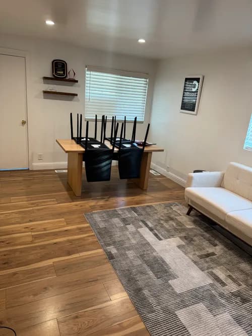 CC HENDRIX - Photo 2