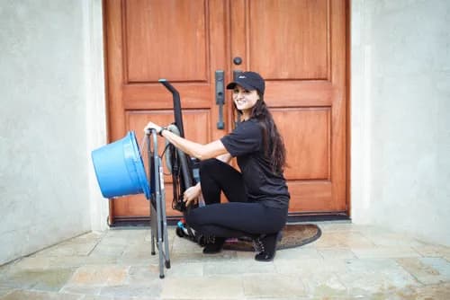 Maid In Oahu - Photo 1