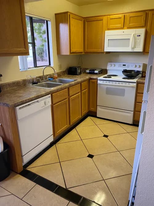 Tucson Maids - Photo 2