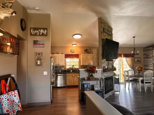 Behind the Scene Cleaning Services - Photo 1