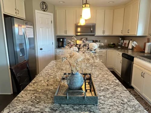 City of Good Maids - Photo 3