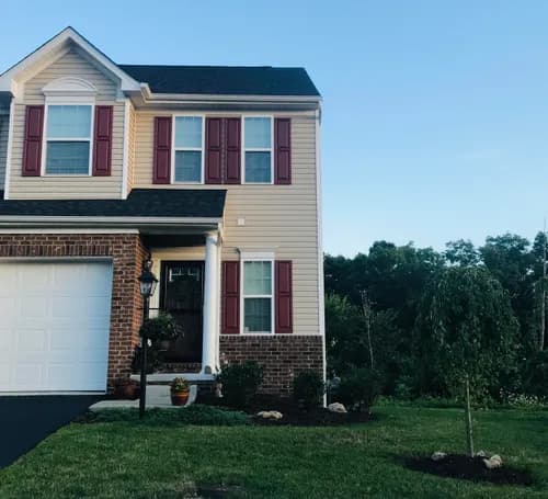 Cleaning Maid Beautiful - Photo 2