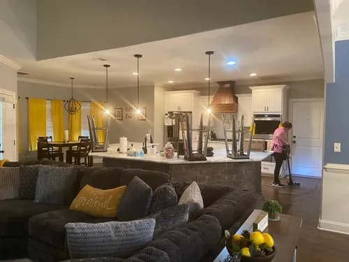 Connie's Custom Cleaning - Photo 1