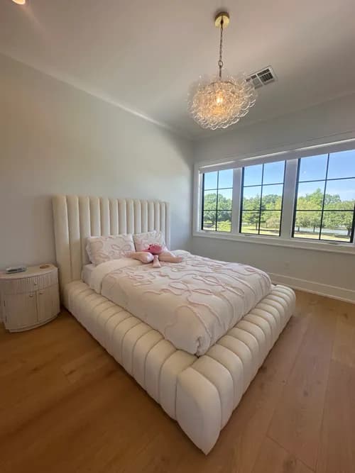 Everybody Knows Jane, LLC - Photo 3