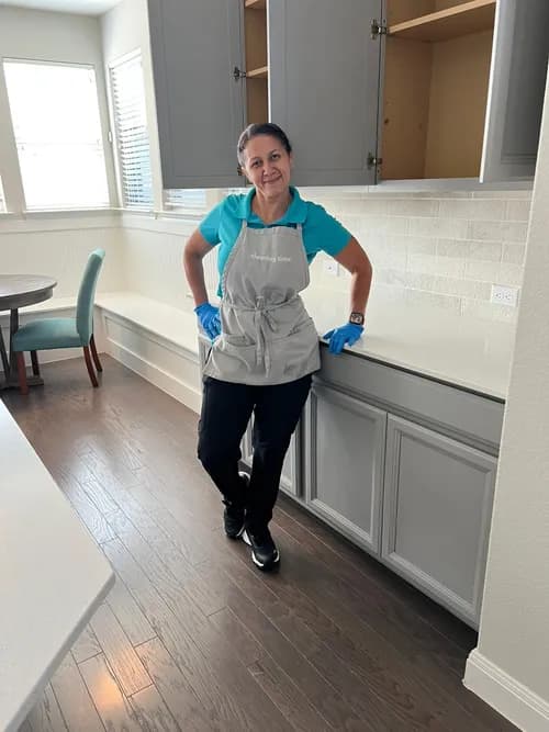 It's Cleaning Time - Photo 1