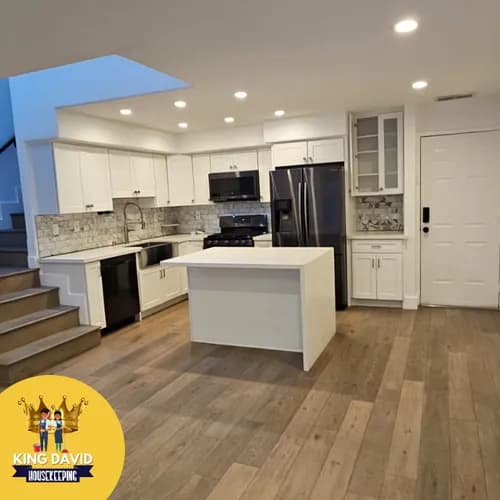 King David Housekeeping - Photo 1