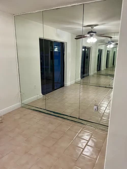 Lisa Housekeeping - Photo 2