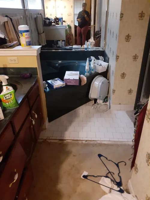 Loving Hands Cleaning and Floor Co. LLC - Photo 3