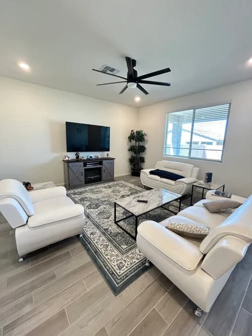 McCarthy Maids - Photo 2