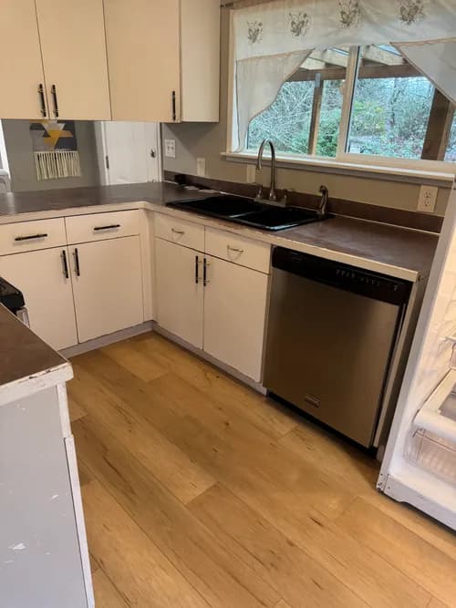 Meekas cleaning services llc - Photo 4