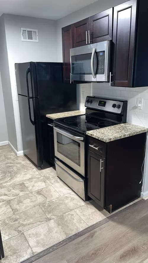 Mighty Mo Maids cleaning service - Photo 5