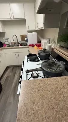 Miley house cleaning - Photo 2