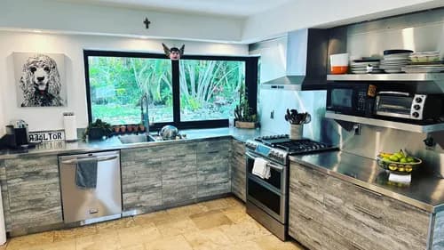 Miracle Hands Clean LLC