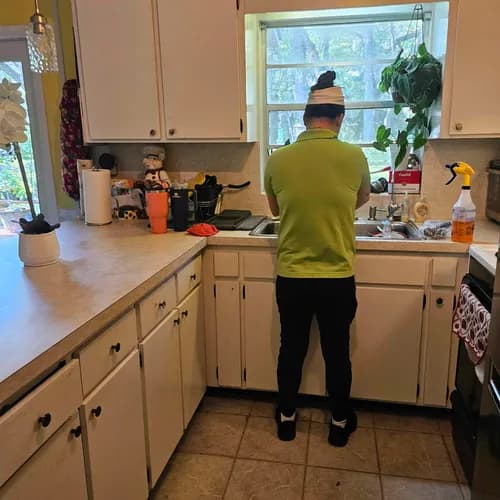 MomShe's Cleaners - Photo 2