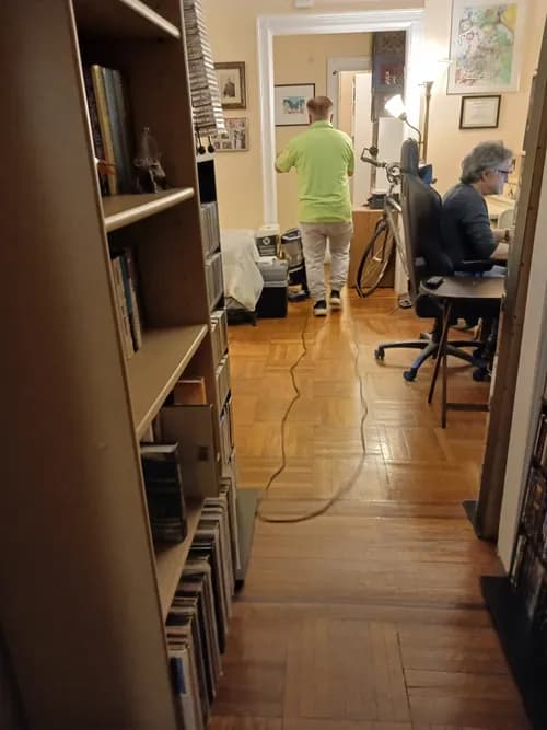 MomShe's Cleaners LLC