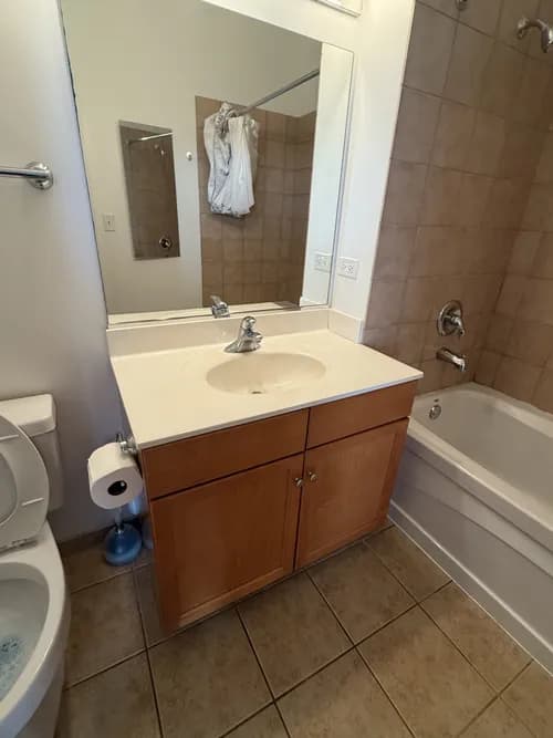 Reyes Cleaning Services of Chicago - Photo 1