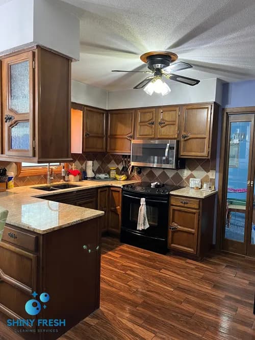 Shiny Fresh Cleaning Services - Photo 1