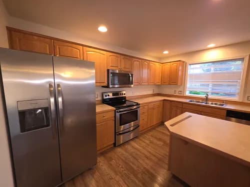 Sparkle Bee Cleaning Services LLC