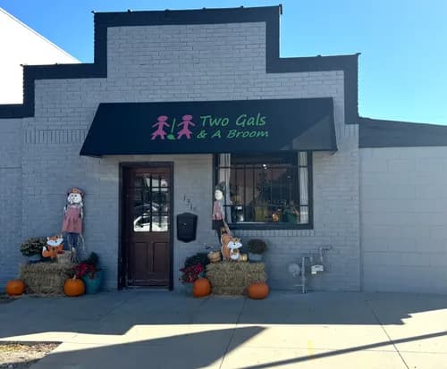 Two Gals & A Broom - Photo 2